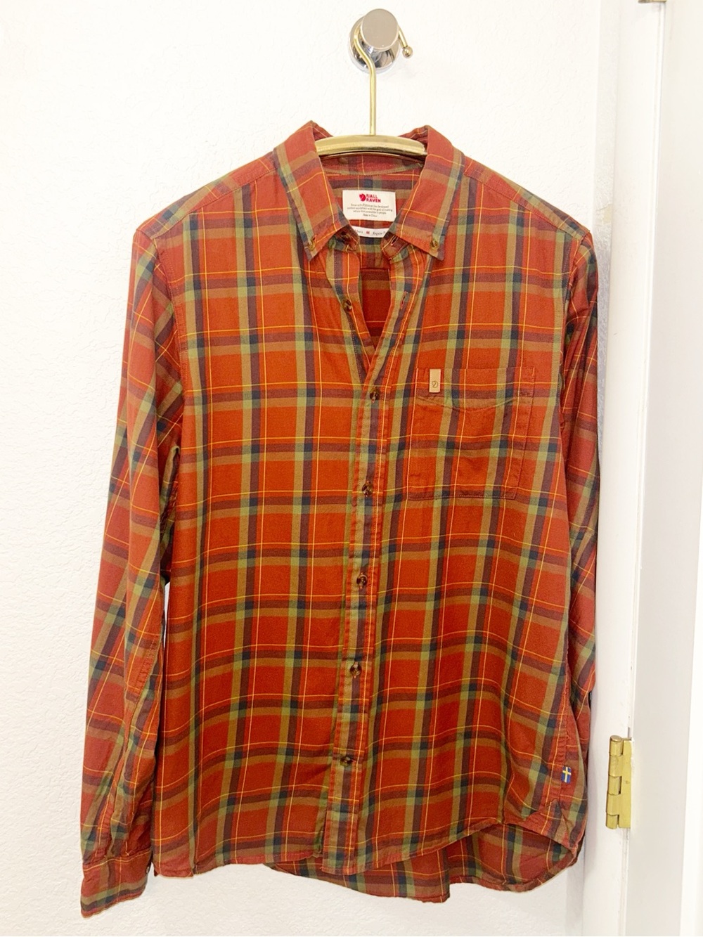 FJALLRAVEN The Ovik Flannel Button Down Shirt in Rust Plaid SZ: Medium